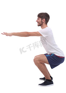 全长。活跃的男性用直臂进行下蹲。