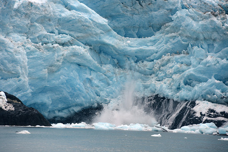 北极的冰摄影照片_冰川崩解
