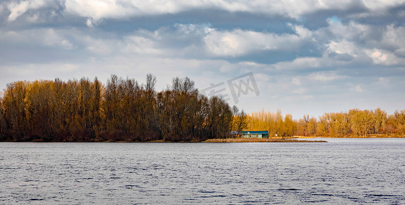 冬末时乌克兰基辅第聂伯河的景色