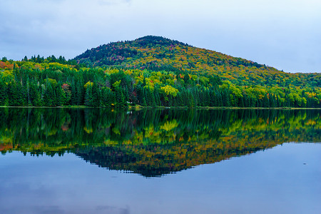 小梦露湖，在蒙特朗布朗国家公园