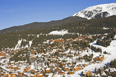 雪中​​的山村
