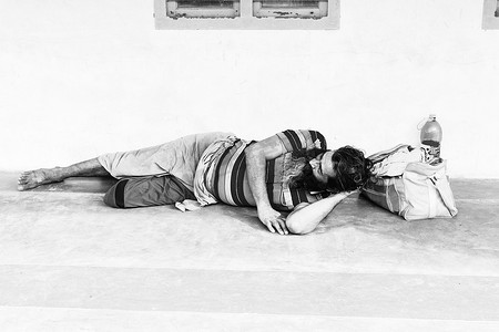 印度无家可归者睡觉