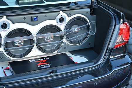丰田卡罗拉在保险杠至保险杠处配备扬声器音响系统
