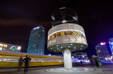 世界时钟在柏林，德国