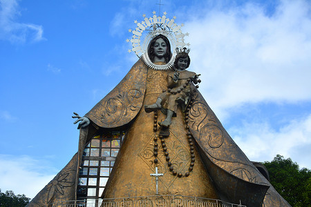 菲律宾黎刹塔奈的罗萨里奥女王雕像立面