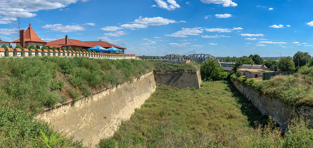 摩尔多瓦本德尔堡垒的竖井和护城河