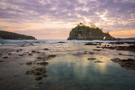 水晶湾日落，珀尼达岛，印度尼西亚