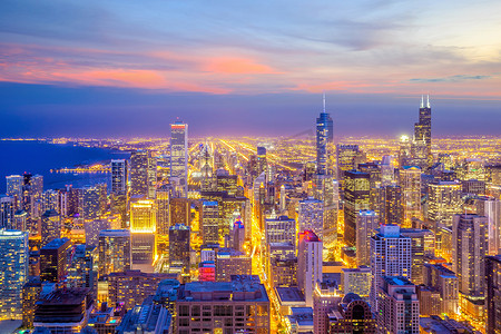 美国伊利诺伊州日落时的芝加哥市中心天际线
