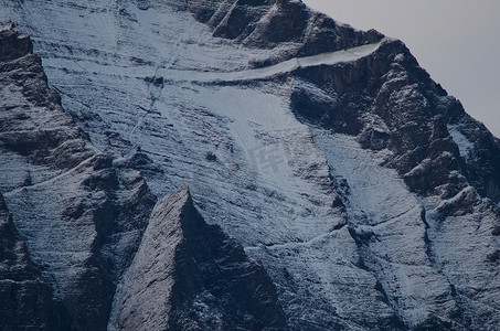 潘恩山脉的雪崖。