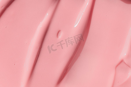 色板摄影照片_保湿美容霜，香膏色板，粉红色油漆，酸奶质地。