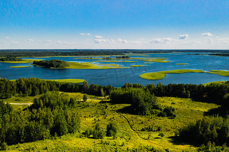 布拉斯拉夫湖国家公园的 Snudy 和 Strusto 湖的顶视图，白俄罗斯最美丽的湖泊。白俄罗斯