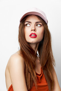 戴帽子的女人肖像 撇开魅惑的红唇