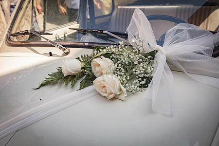 马尔切西内，意大利加尔达湖，2019年8月，一束婚礼