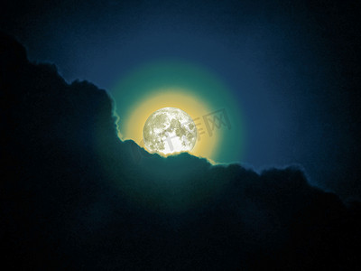 夜空中的超级月亮