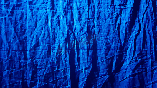 黑色舞台墙摄影照片_您设计的的织物蓝色背景。