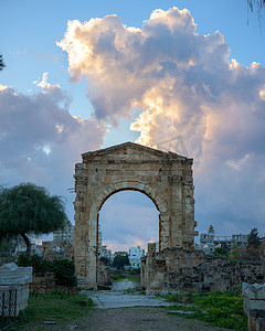 黎巴嫩提尔罗马竞技场的巨大拱门