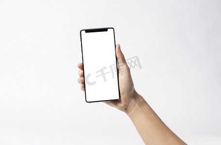 手机壳苹果7摄影照片_手持手机和空白屏幕，用于样机模板广告和品牌技术背景。