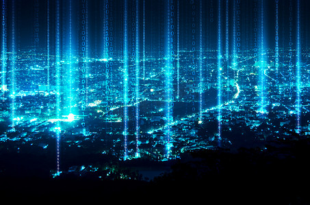 夜蓝色城市背面的抽象光束和数字信号