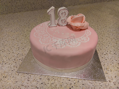 18岁生日背景摄影照片_18岁生日蛋糕