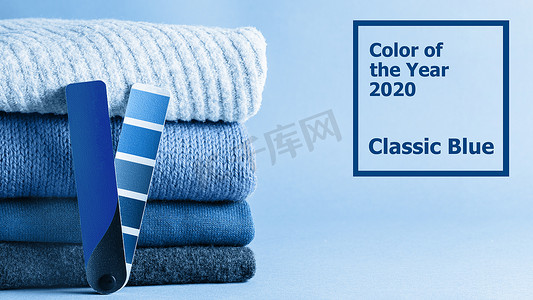 2020年流行色经典蓝色毛衣叠搭