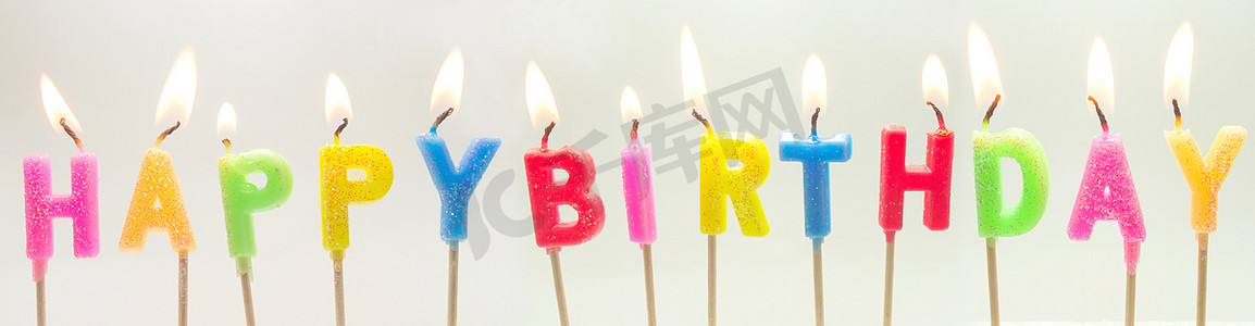 b字母logo摄影照片_彩色蜡烛字母生日快乐