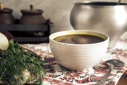 重新加热摄影照片_乌克兰罗宋汤，用铝铸铁烹制。