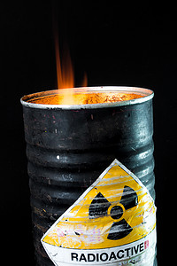 黄色圆筒摄影照片_放射性物质圆筒容器内的热量
