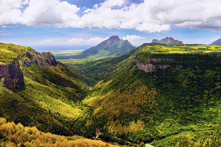 毛里求斯岛峡谷的山景，毛里求斯丛林的绿山