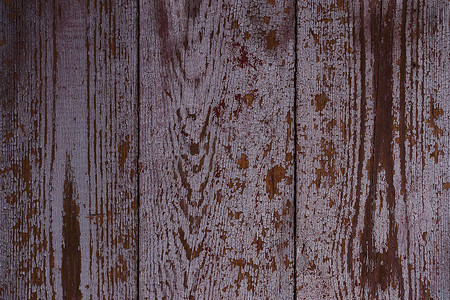 红色木纹背景摄影照片_老红色木纹理门表面特写。