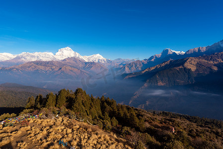 点摄影照片_尼泊尔 Poon 山观景点的喜马拉雅山脉自然景观。 
