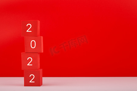 2022年优雅的红色最小概念，红色背景，带复制空间