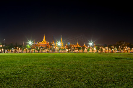 曼谷大皇宫的夜间灯光