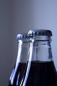 碳酸苏打玻璃可乐软饮料瓶由 Gema Ibarra 提供