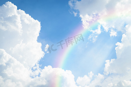 蓝天白云背景摄影照片_蓝天白云与彩虹