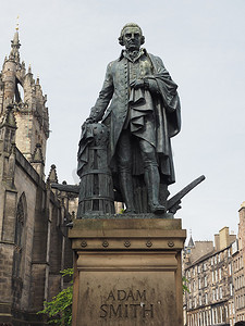 爱丁堡亚当·斯密雕像