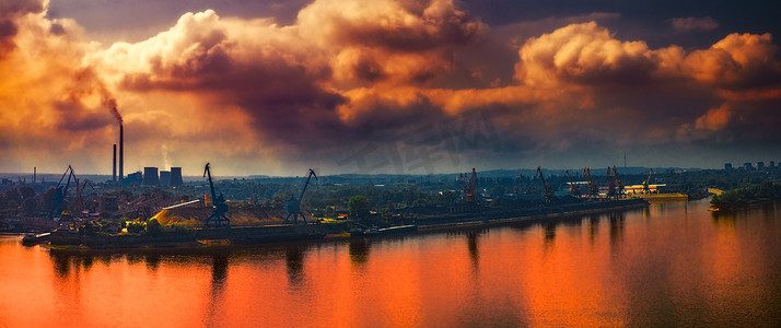 多瑙河摄影照片_城市污染