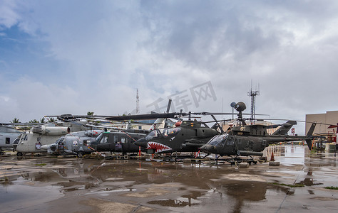 珍珠港航空博物馆外的不同直升机群