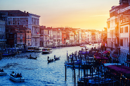 意大利威尼斯日落夜景的大运河与彩色 fi