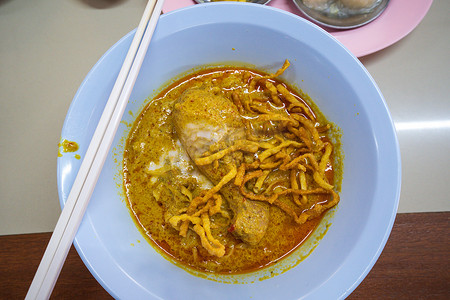 正餐美食摄影照片_Khao Soi，咖喱面汤泰国菜清迈当地美食