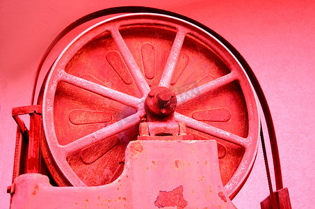 ir摄影照片_旧锯轮的红外照片