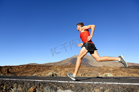 运动跑步者-男性跑步者户外训练