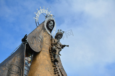 菲律宾黎刹塔奈的罗萨里奥女王雕像正面