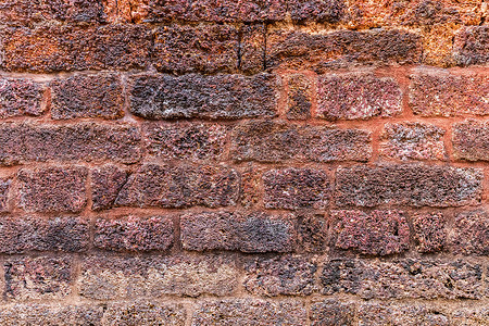 老石砖墙背景。
