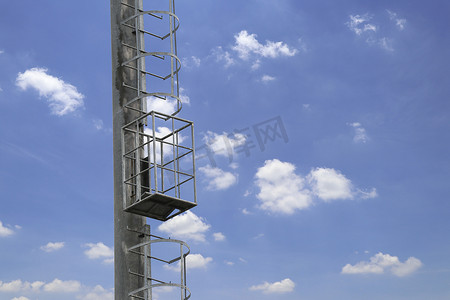 用于爬上灯柱进行维护和在上升过程中着陆的梯子。