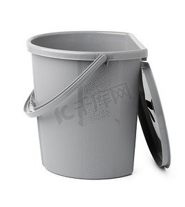 塑料桶摄影照片_孤立在白色背景上的单个塑料桶