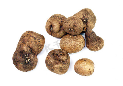 薯蓣，Mun-Neb（泰语），新鲜薯蓣，白色背景上孤立的薯蓣板条根，风疹摄影