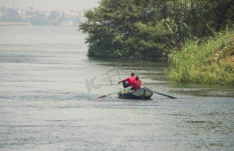 河的传统埃及流浪者渔夫