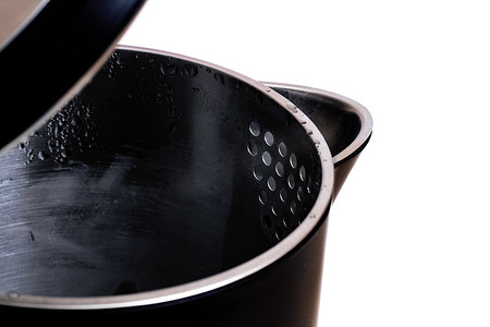 水壶上的按钮摄影照片_孤立在白色背景上的黑色开放式电热水壶