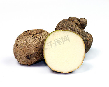 薯蓣，Mun-Neb（泰语），新鲜薯蓣褶皱，薯蓣板条根隔离在白色背景，Rubeola fotografie