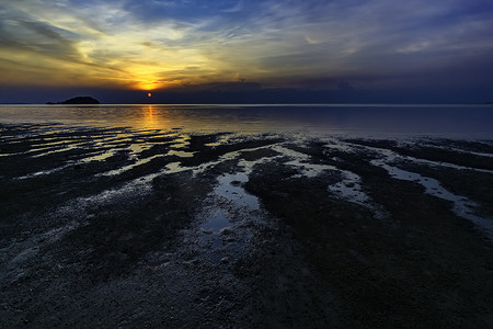 云洞摄影照片_丹绒彭丹海滩